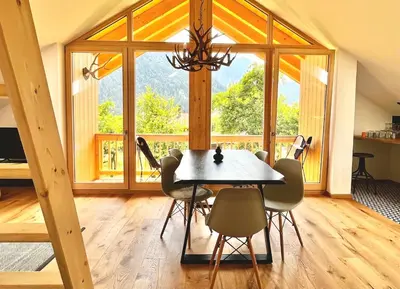 Ein allgemeiner Bergblick oder ein Berglick von der Ferienwohnung aus