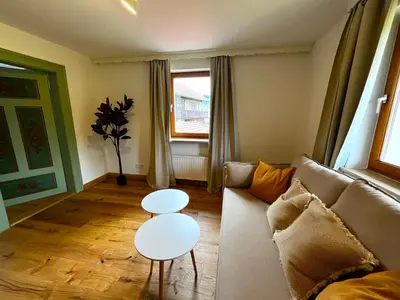Ein Sitzbereich in der Unterkunft Alpen Lodge in Osterhofen - Berge, Ruhe & Natur