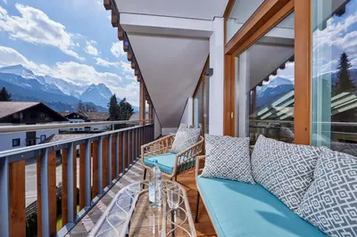 Ein allgemeiner Bergblick oder ein Berglick von der Ferienwohnung aus