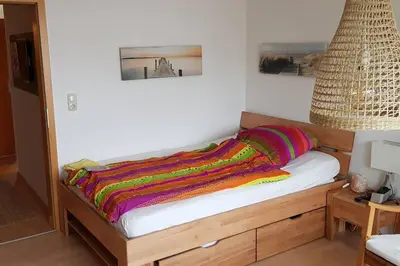 Ein Bett oder Betten in einem Zimmer der Unterkunft 3-Room Apartment in Rowhouse - Oktoberfest, Trade Shows, Business
