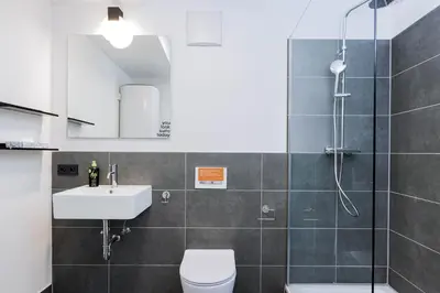 Ein Badezimmer in der Unterkunft Limehome Dachau Konrad-Adenauer-Str