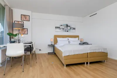 Ein Bett oder Betten in einem Zimmer der Unterkunft Primero Top-Suite I 22 Stock I Messe Zentrum Kongress