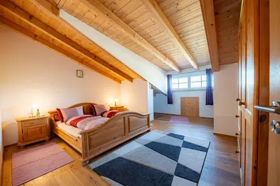 Ein Bett oder Betten in einem Zimmer der Unterkunft Schrödlhof