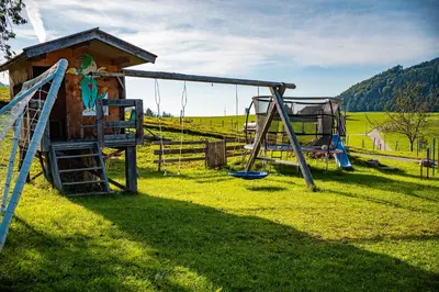 Ein Kinderspielbereich in der Unterkunft Schrödlhof