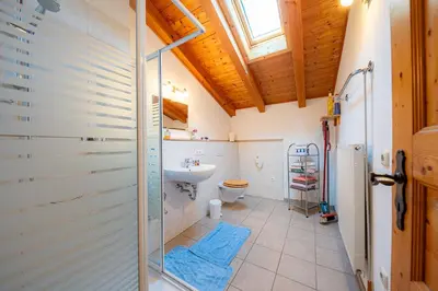Ein Badezimmer in der Unterkunft Schrödlhof