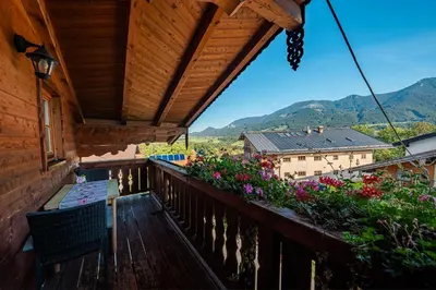 Ein allgemeiner Bergblick oder ein Berglick von der Ferienwohnung aus
