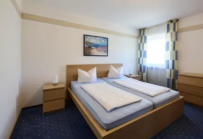 Ein Bett oder Betten in einem Zimmer der Unterkunft Hotel Garni Demmel