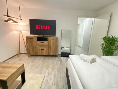 Ein Bett oder Betten in einem Zimmer der Unterkunft LUXOMES: Design Apartment - private Parking - 4 People