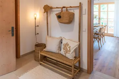 Ein Sitzbereich in der Unterkunft MY STAY- Erholung zwischen See und Bergen, neu erbaute Apartments im modernen Landhausstil mit Bergblick, familienfreundlich