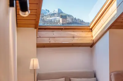 Ein Sitzbereich in der Unterkunft Ruhige Ferienwohnung Partenkirchen 2