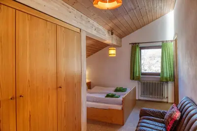 Ein Bett oder Betten in einem Zimmer der Unterkunft Ruhige Ferienwohnung Partenkirchen 2