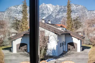 Ein allgemeiner Bergblick oder ein Berglick von der Ferienwohnung aus