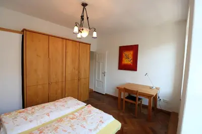 Ein Bett oder Betten in einem Zimmer der Unterkunft Altbautraum am Gärtnerplatz 120 m2