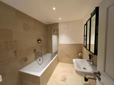 Ein Badezimmer in der Unterkunft LIBORIA I Als Gruppe im Denkmal Augsburgs