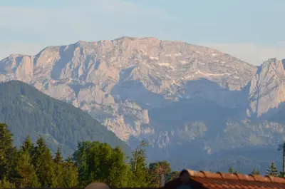 Ein allgemeiner Bergblick oder ein Berglick von der Ferienwohnung aus