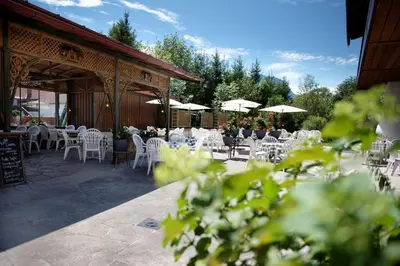 Ein Restaurant oder anderes Speiselokal in der Unterkunft Kaffeehaus Kranzbach