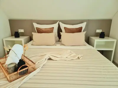 Ein Bett oder Betten in einem Zimmer der Unterkunft Homestay-Stylish, Zentral- Loft Apartment-Parking