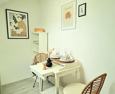 Ein Sitzbereich in der Unterkunft Homestay-Stylish, Zentral- Loft Apartment-Parking