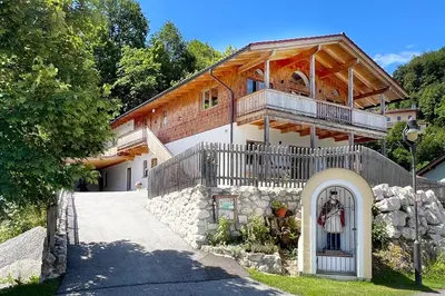 Das Gebäude in dem sich die Ferienwohnung befindet