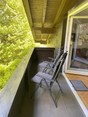 Ein Balkon oder eine Terrasse in der Unterkunft Apartment Perle am See - Wohnen auf Zeit - Homeoffice - nah am See - buchbar ab 28 Nächte