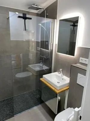 Ein Badezimmer in der Unterkunft Apartment Perle am See - Wohnen auf Zeit - Homeoffice - nah am See - buchbar ab 28 Nächte