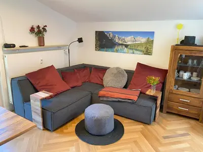 Ein Sitzbereich in der Unterkunft Apartment Perle am See - Wohnen auf Zeit - Homeoffice - nah am See - buchbar ab 28 Nächte