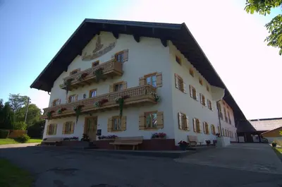 Das Gebäude in dem sich die Ferienwohnung befindet