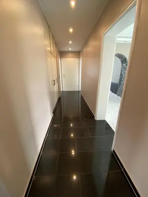 Grundriss der Unterkunft 4 ZW m. Blick v. Balkon auf Lech