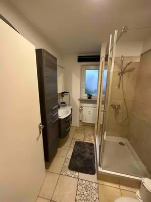 Ein Badezimmer in der Unterkunft Ammersee Bungalow Verstecktes Juwel in Seenähe