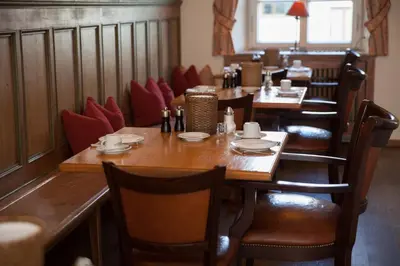 Ein Sitzbereich in der Unterkunft Hotel Gasthof Alte Post Holzkirchen