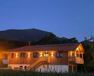 Ein allgemeiner Bergblick oder ein Berglick von der Ferienwohnung aus