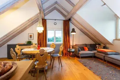 Ein Sitzbereich in der Unterkunft Ferienwohnung DAS SCHELLENWIES in Murnau