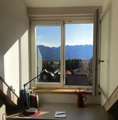 Ein allgemeiner Bergblick oder ein Berglick von der Ferienwohnung aus