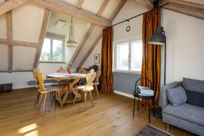 Ein Sitzbereich in der Unterkunft Ferienwohnung DAS SCHELLENWIES in Murnau