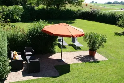 Ein Garten an der Unterkunft Ferienwohnung Heimatglück 2-3 Personen 65qm WLAN