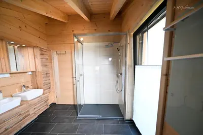 Ein Badezimmer in der Unterkunft Holzwies Chalets
