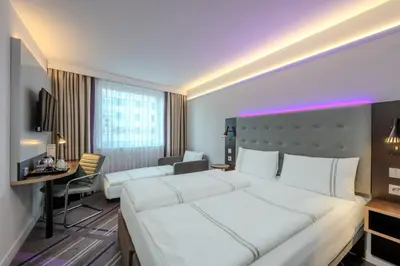 Ein Bett oder Betten in einem Zimmer der Unterkunft Premier Inn München City Zentrum