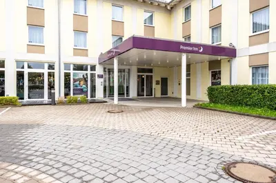 Eine Fassade oder ein Eingang zu Premier Inn München Airport Ost