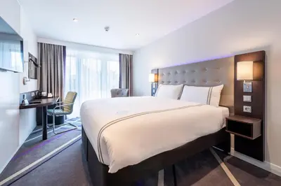 Ein Bett oder Betten in einem Zimmer der Unterkunft Premier Inn München City Schwabing