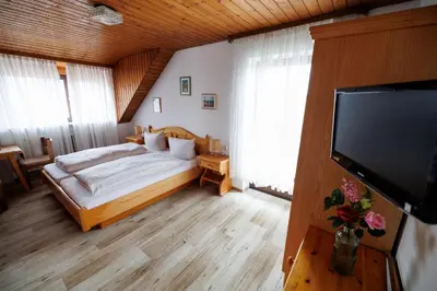 Ein Bett oder Betten in einem Zimmer der Unterkunft Drexl Gasthof Shiro
