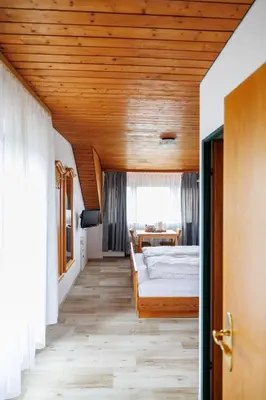 Ein Bett oder Betten in einem Zimmer der Unterkunft Drexl Gasthof Shiro