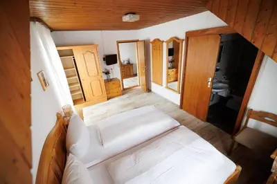 Ein Bett oder Betten in einem Zimmer der Unterkunft Drexl Gasthof Shiro