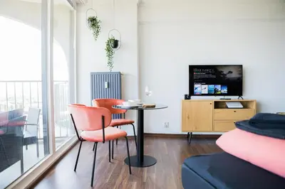 TV/Unterhaltungsangebot in der Unterkunft Fresh apartment - 20th floor - Netflix - Center