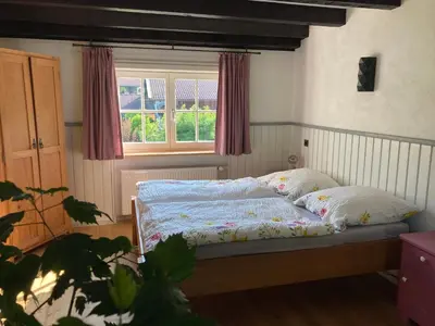 Ein Bett oder Betten in einem Zimmer der Unterkunft Wössner Ferienhaus