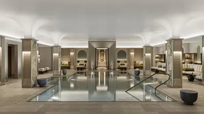 Ein Sitzbereich in der Unterkunft Rosewood Munich