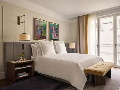 Ein Bett oder Betten in einem Zimmer der Unterkunft Rosewood Munich