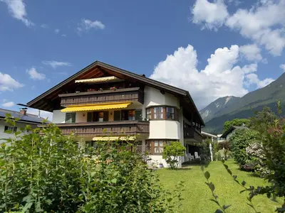 Ein allgemeiner Bergblick oder ein Berglick von der Ferienwohnung aus