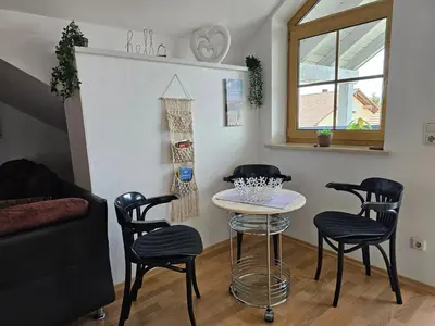 Ein Sitzbereich in der Unterkunft Ferienwohnung nähe Chiemsee (30 Min.)