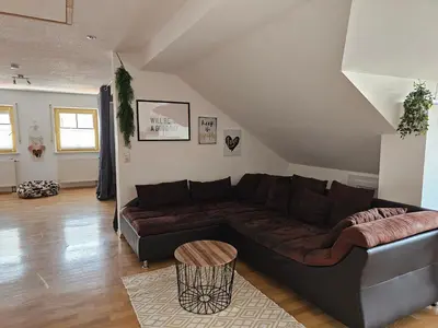 Ein Sitzbereich in der Unterkunft Ferienwohnung nähe Chiemsee (30 Min.)