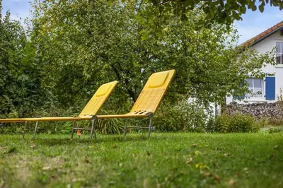 Ein Garten an der Unterkunft Schönes Ferienhaus in Allgäuer Top-Lage